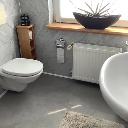 Helle Freundliche 50qm Mit Garten Zum Wohlfuehlen Appartement *