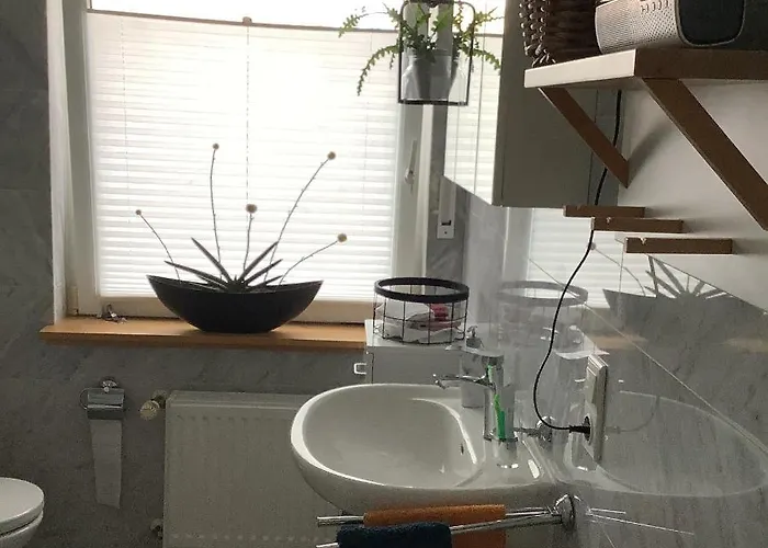 Helle Freundliche 50qm Mit Garten Zum Wohlfuehlen Apartment *